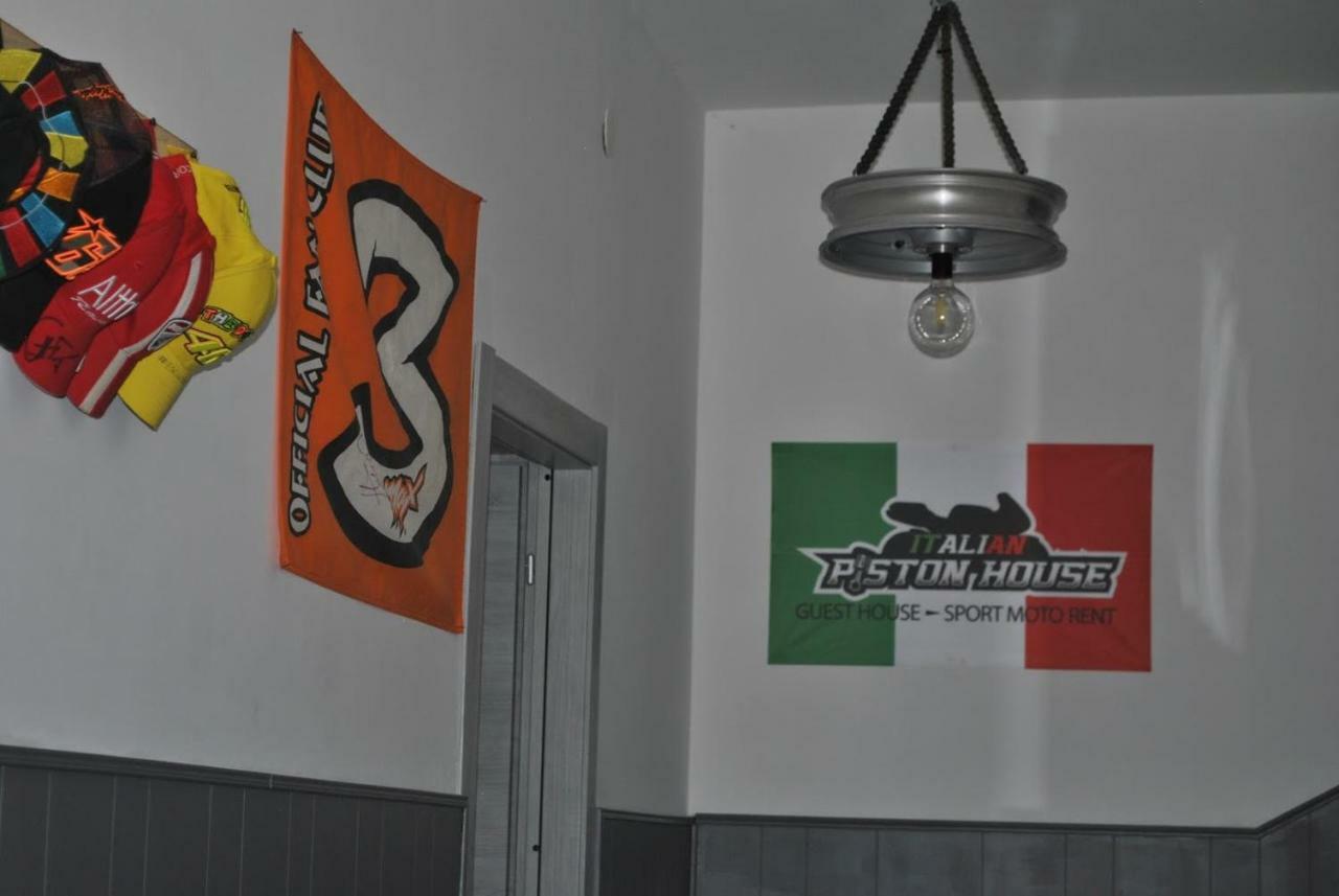 לינה וארוחת בוקר Millesimo Italian Piston House Sport Moto Rent מראה חיצוני תמונה