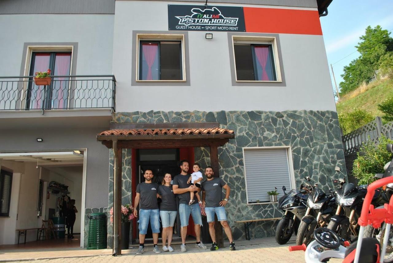 לינה וארוחת בוקר Millesimo Italian Piston House Sport Moto Rent מראה חיצוני תמונה