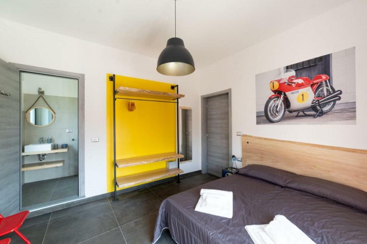 לינה וארוחת בוקר Millesimo Italian Piston House Sport Moto Rent מראה חיצוני תמונה