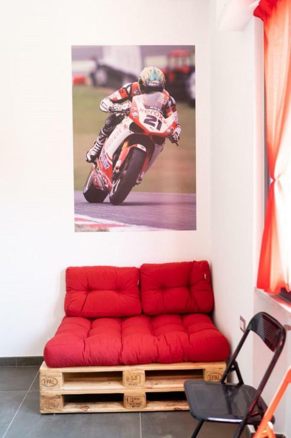 לינה וארוחת בוקר Millesimo Italian Piston House Sport Moto Rent מראה חיצוני תמונה