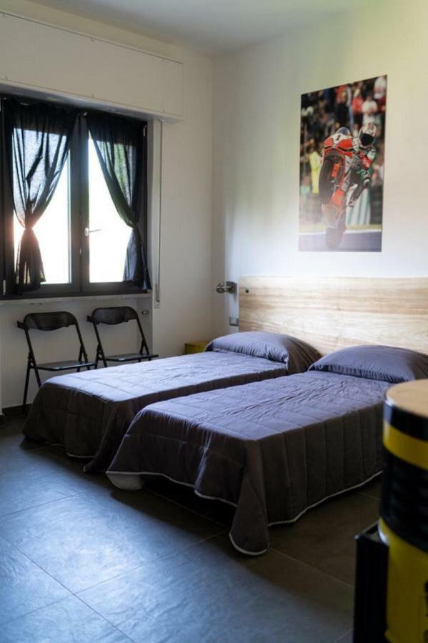 לינה וארוחת בוקר Millesimo Italian Piston House Sport Moto Rent מראה חיצוני תמונה